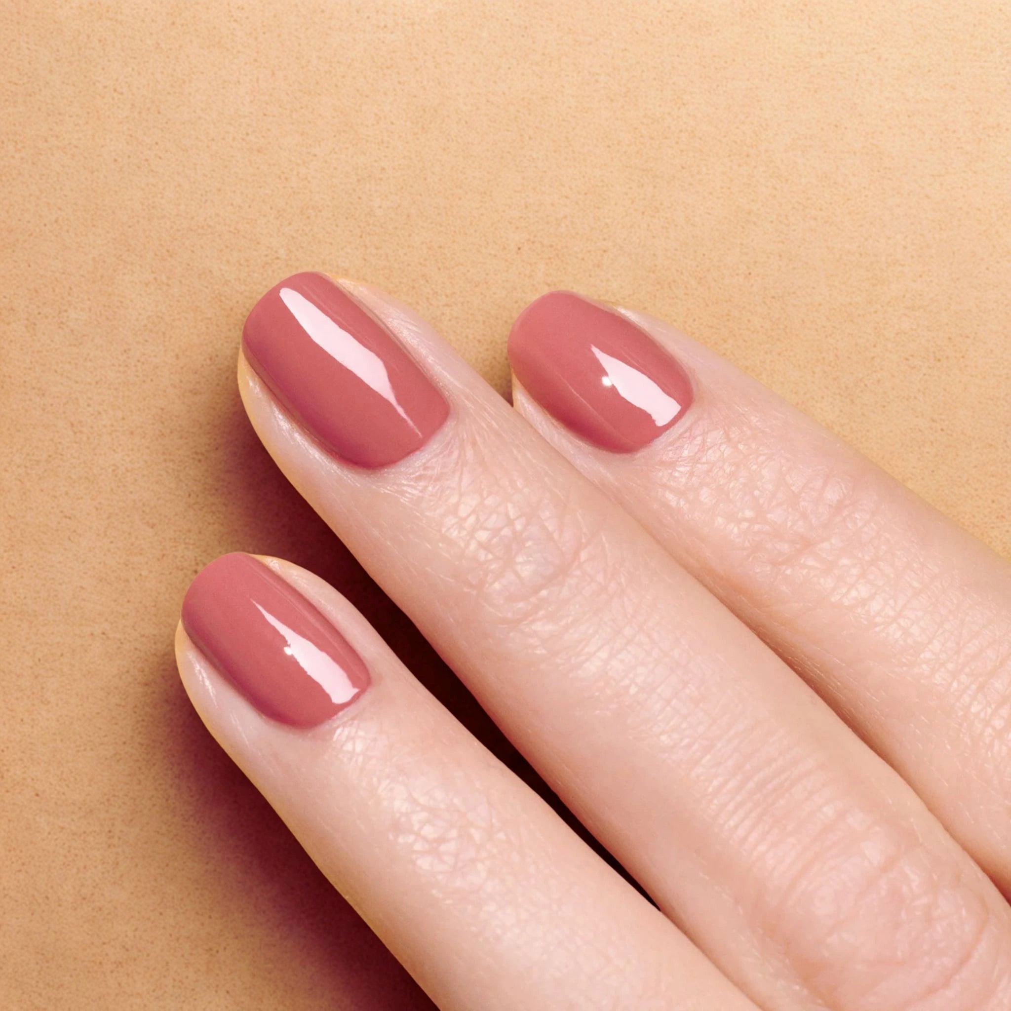 Vernis à ongles nude rose boisé