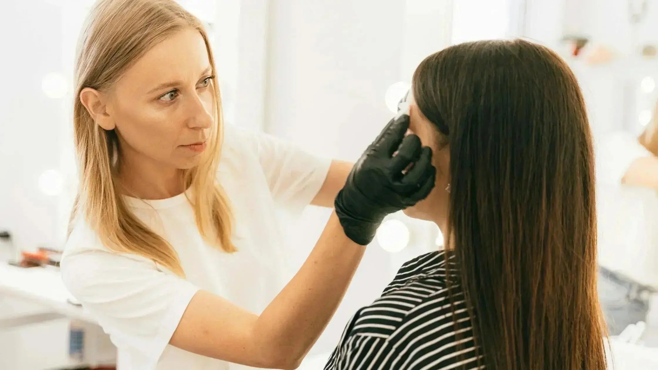 Pourquoi les dermatologues recommandent d'utiliser des cosmétiques sans parfum ?