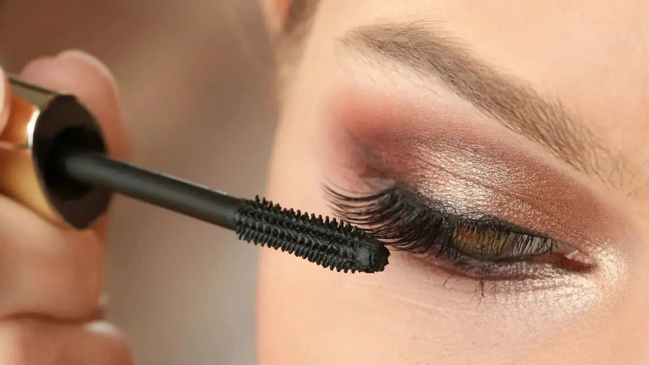 Allergie au mascara : ingrédients à éviter dans un mascara quand on a les yeux sensibles - Les Pépites de Valou