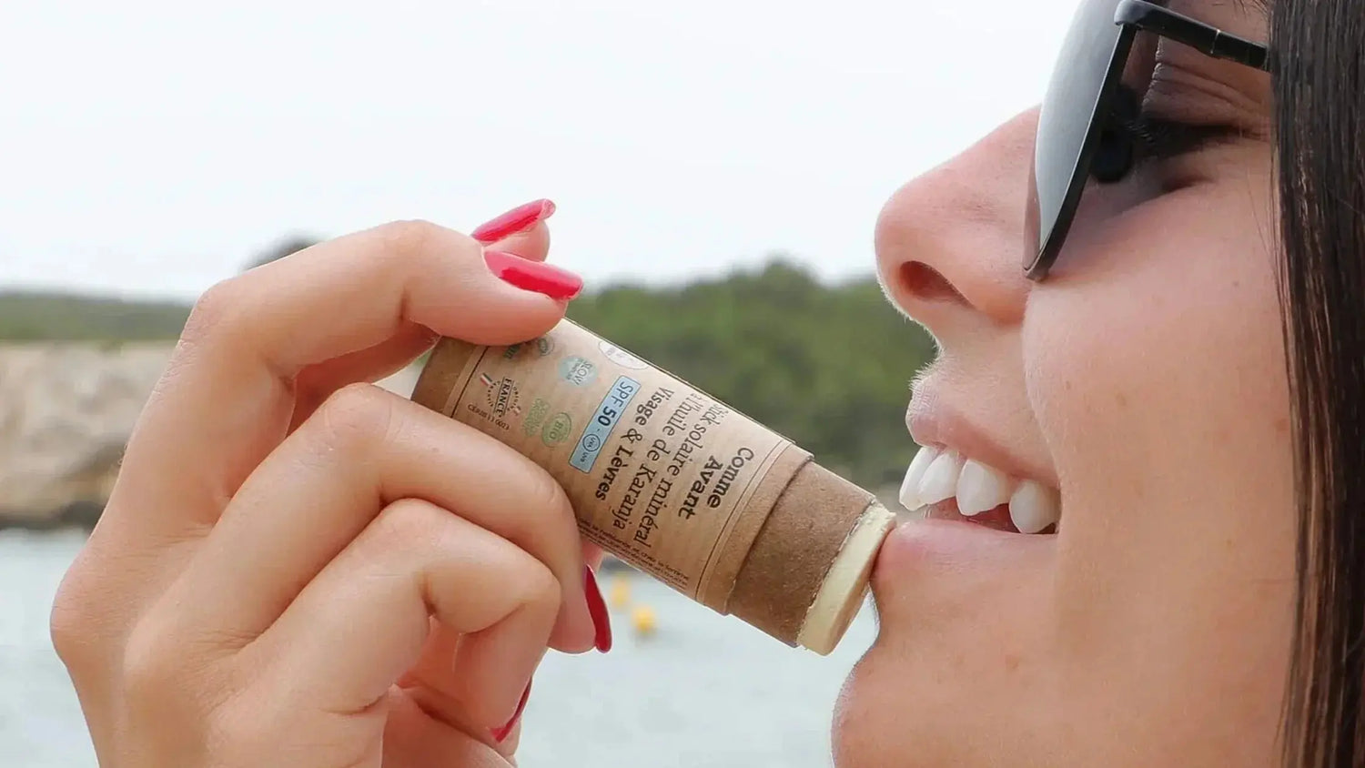 Stick solaire bio SPF50 : le format qui a changé ma routine solaire