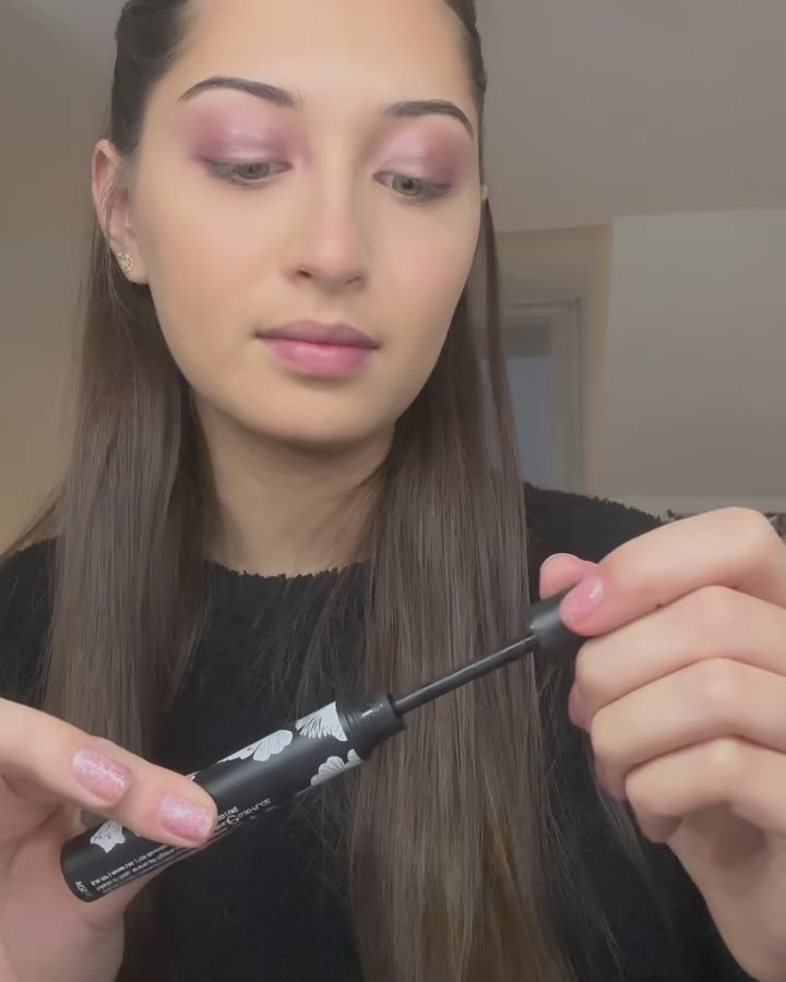 Mascara noir allongeant yeux sensibles