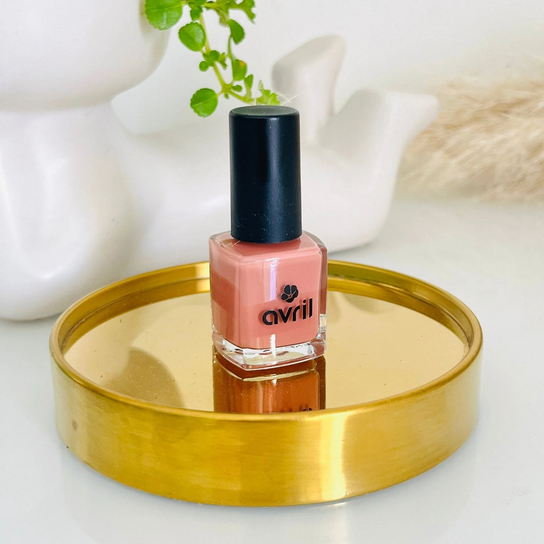 Vernis à ongles nude rose boisé
